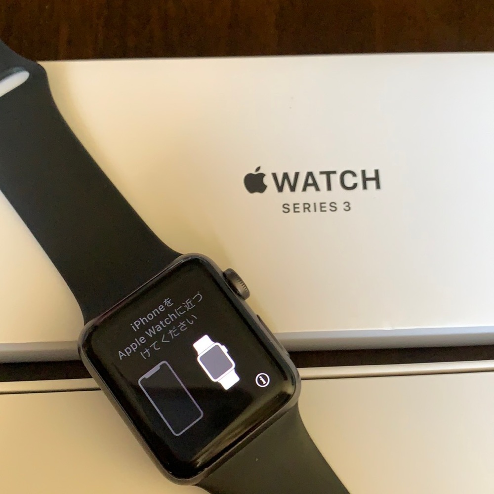 Apple iwatch 3 38mm good condition no scratches